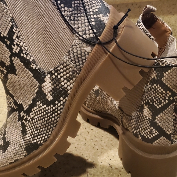 Python Print Combat Boots - Picture 10 of 10